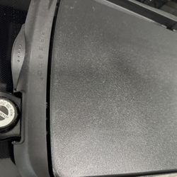 Like new Presto electric griddle,if it’s posted it’s available. .see map for approx pick up