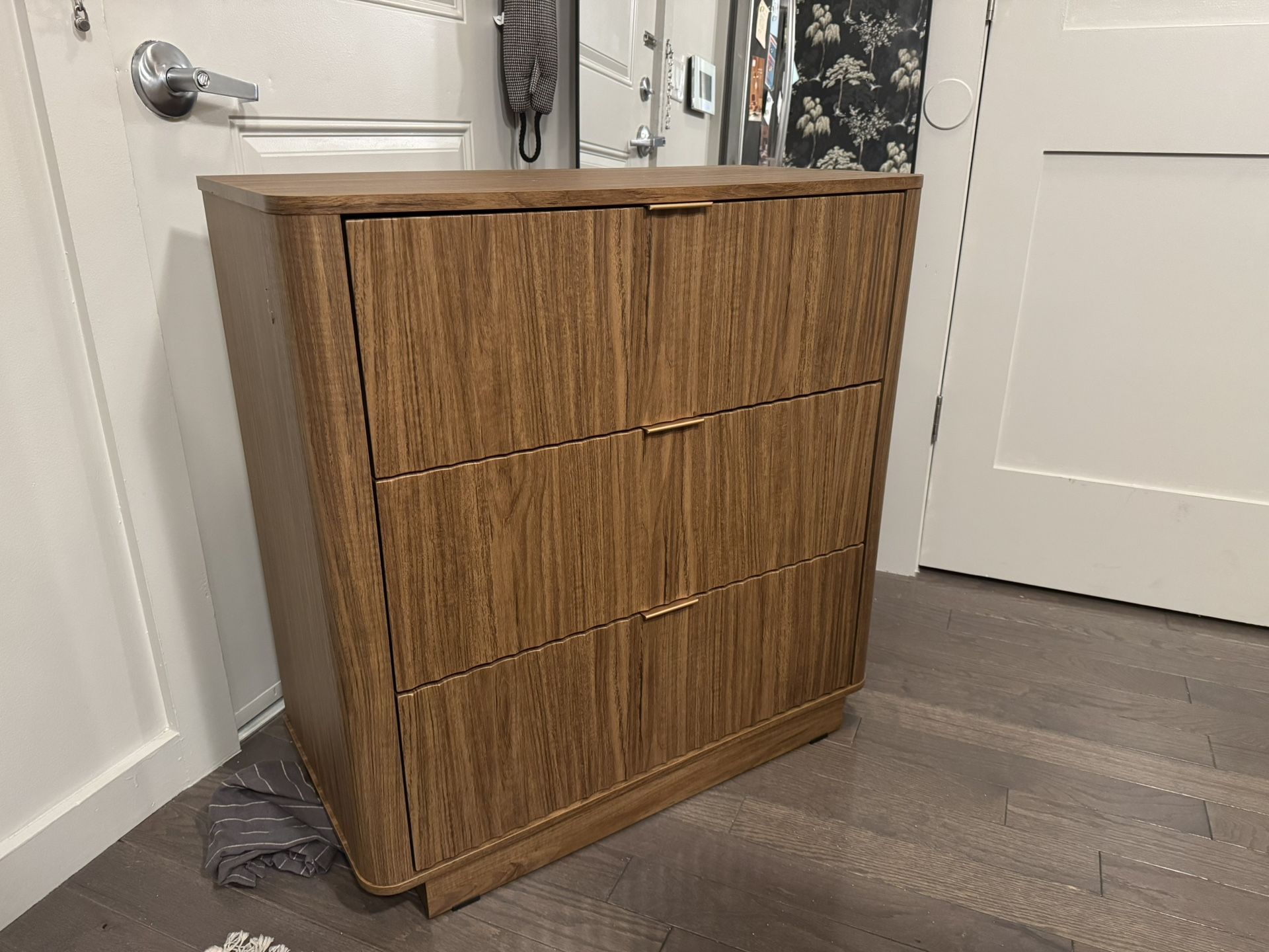 Beautiful 3 Drawer Dresser w/Fluted Detail barely used 6 months!