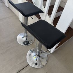 2 Bar Stools 