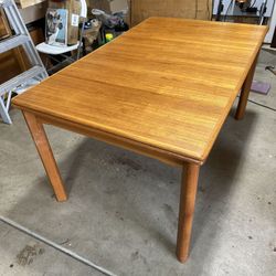 6 Chairs And 57” Expandable To 96” Dining Table 