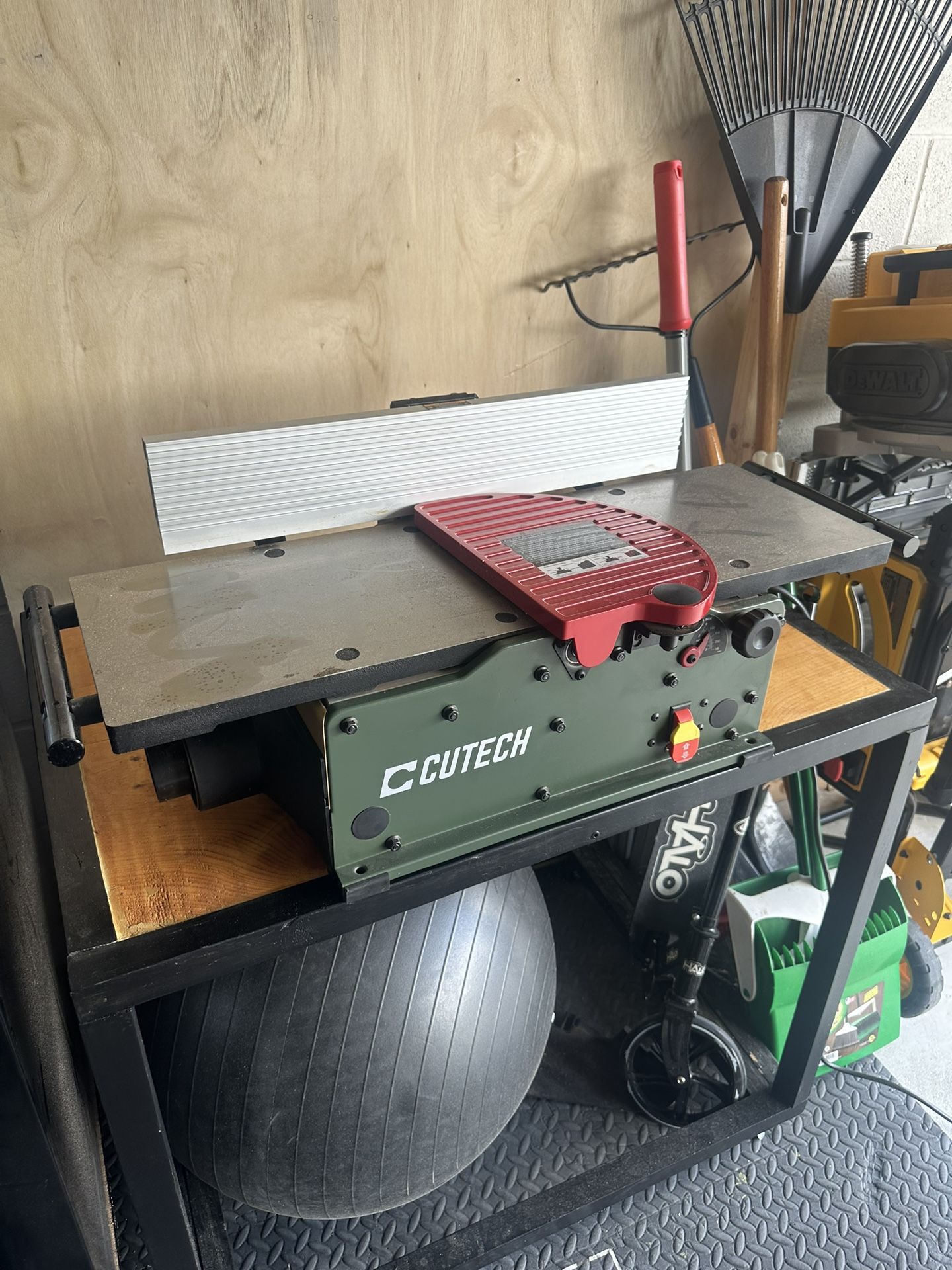 10-Inch Spiral Cutterhead Benchtop Jointer with Cast Iron Tables, 20 TC Inserts, Extra Long 24" Aluminum Fence, Additional 7-3/8" Fence Brackets, and