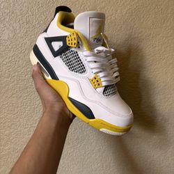 Wmns Air Jordan 4 Retro  ‘ Vivid Sulfur’
