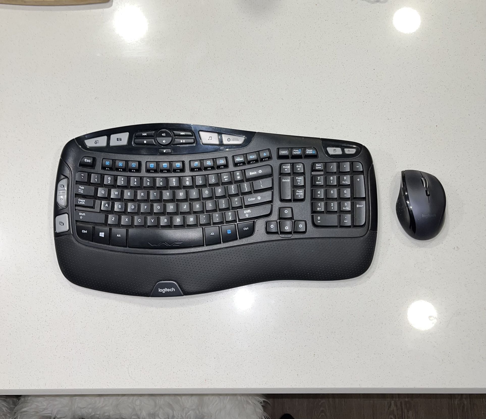 Wireless Logitech Wave Keyboard & Mouse 