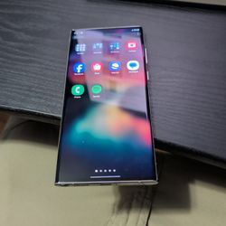 Unlocked Samsung Galaxy S22 Ultra 128 GB W/ Cracked Back