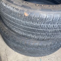 Llantas 275/60R20  Una está Parchada Y La Otra Tiene Clavo Se Ve En Las Fotos 2x$40.00