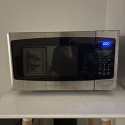 .9 cu ft 750 W Microwave 