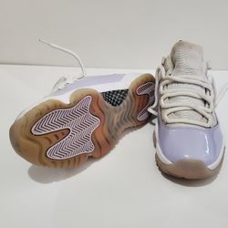 Jordan 11 low purple Size 8.5