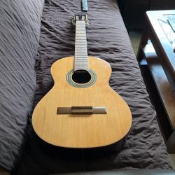 Used nylon Acoustic Lucero 200S