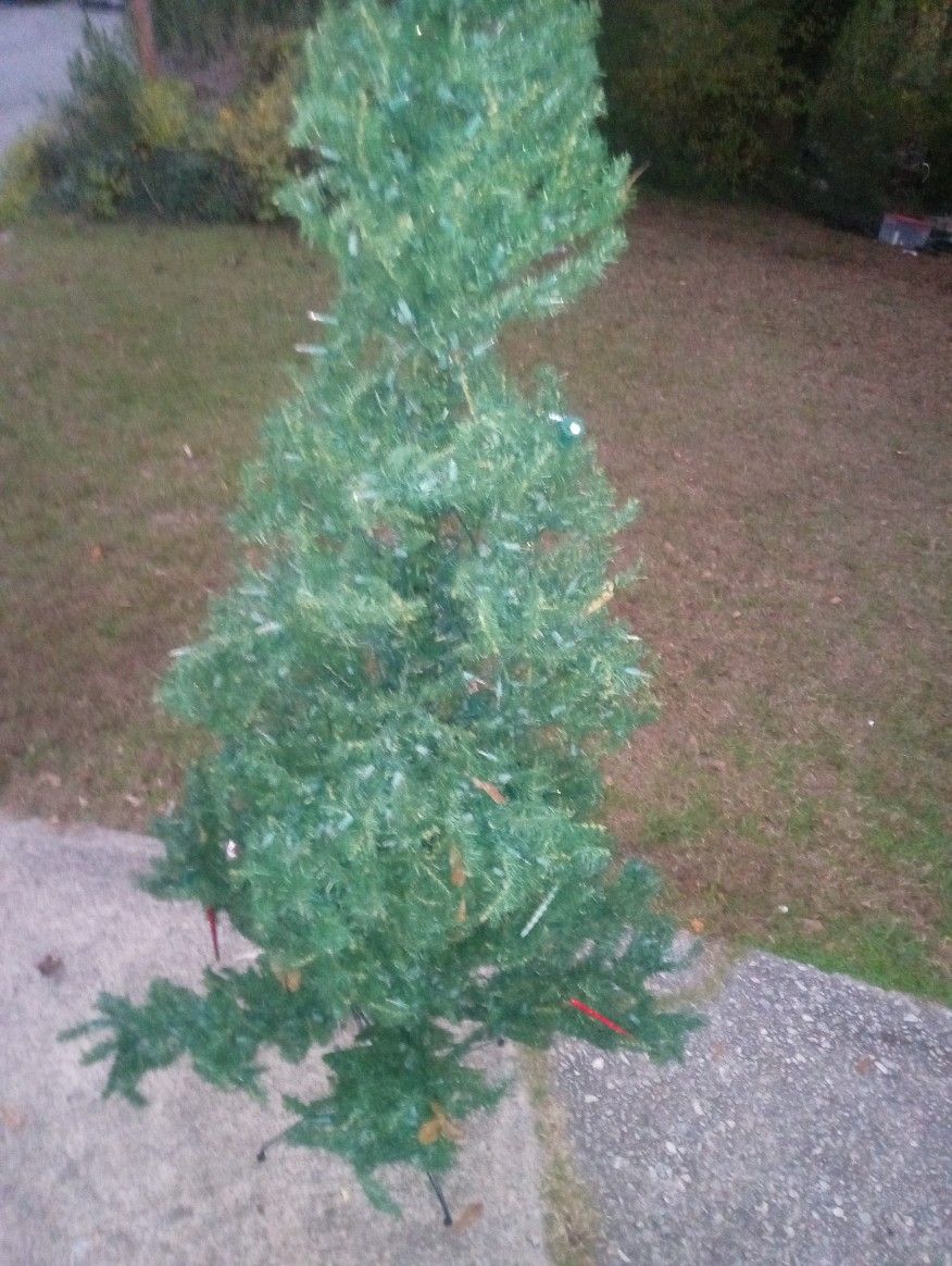 Christmas Tree 7ft +Extras 50.00