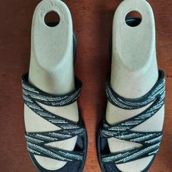 Skechers Rumble On Women's Size 5 Metallic Wedge Strappy Slip In Sandals