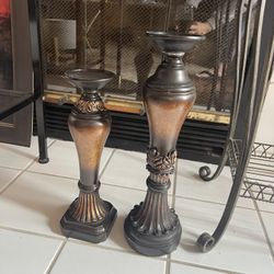 Set of 2 Elegant Decorative Candleholders 