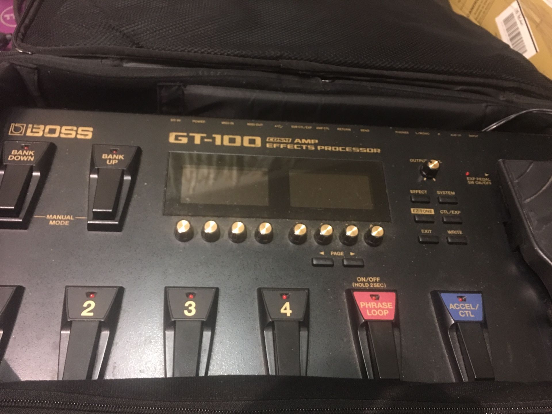 BOSS GT100 GUITAR EFFECTS