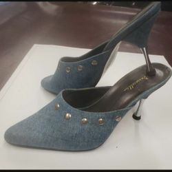 Woman's Shoes Size 6.5