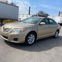 2010 Toyota Camry LE con 126mil millas
