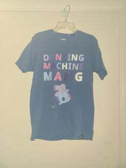 NWT Bt21 uniqlo MANG xs/s shirt