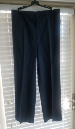 Haggar 42 x 30 Classic Fit Dark Navy Slacks