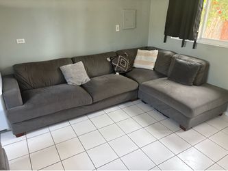 Beautiful sectional Couch.