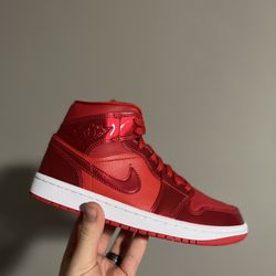 Jordan 1 Mid SE Pomegranate 
