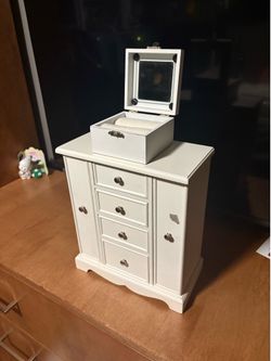 Jewelry and ring box