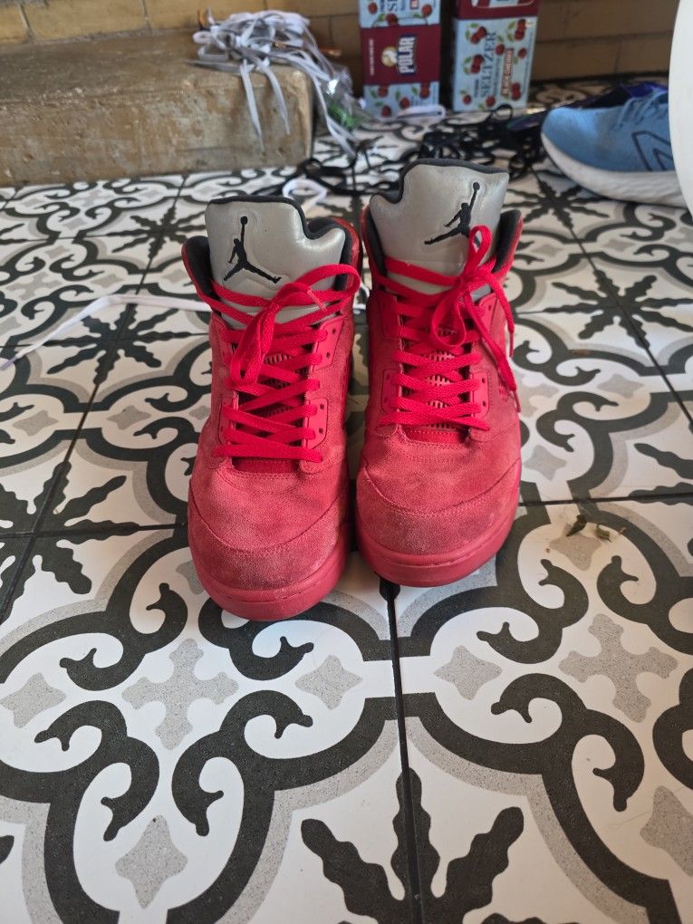 Jordan 5 Retro
Red Suede