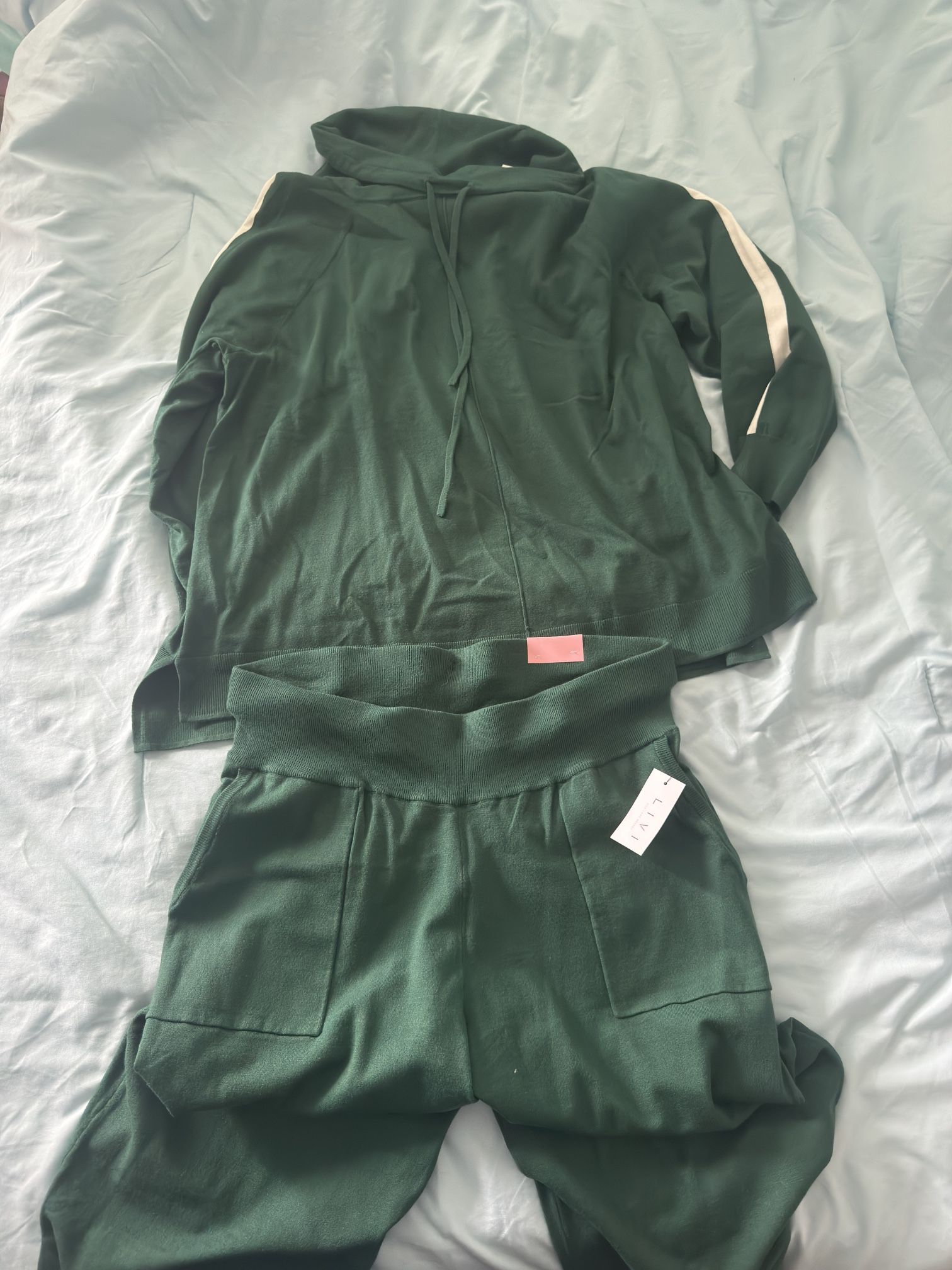 BRAND NEW Women’s Joggers Set