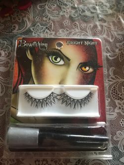 Halloween eye lashes with glow