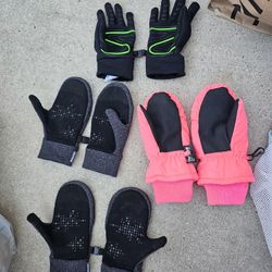 Gloves For Kids See The Pictures For Size $10 For All 