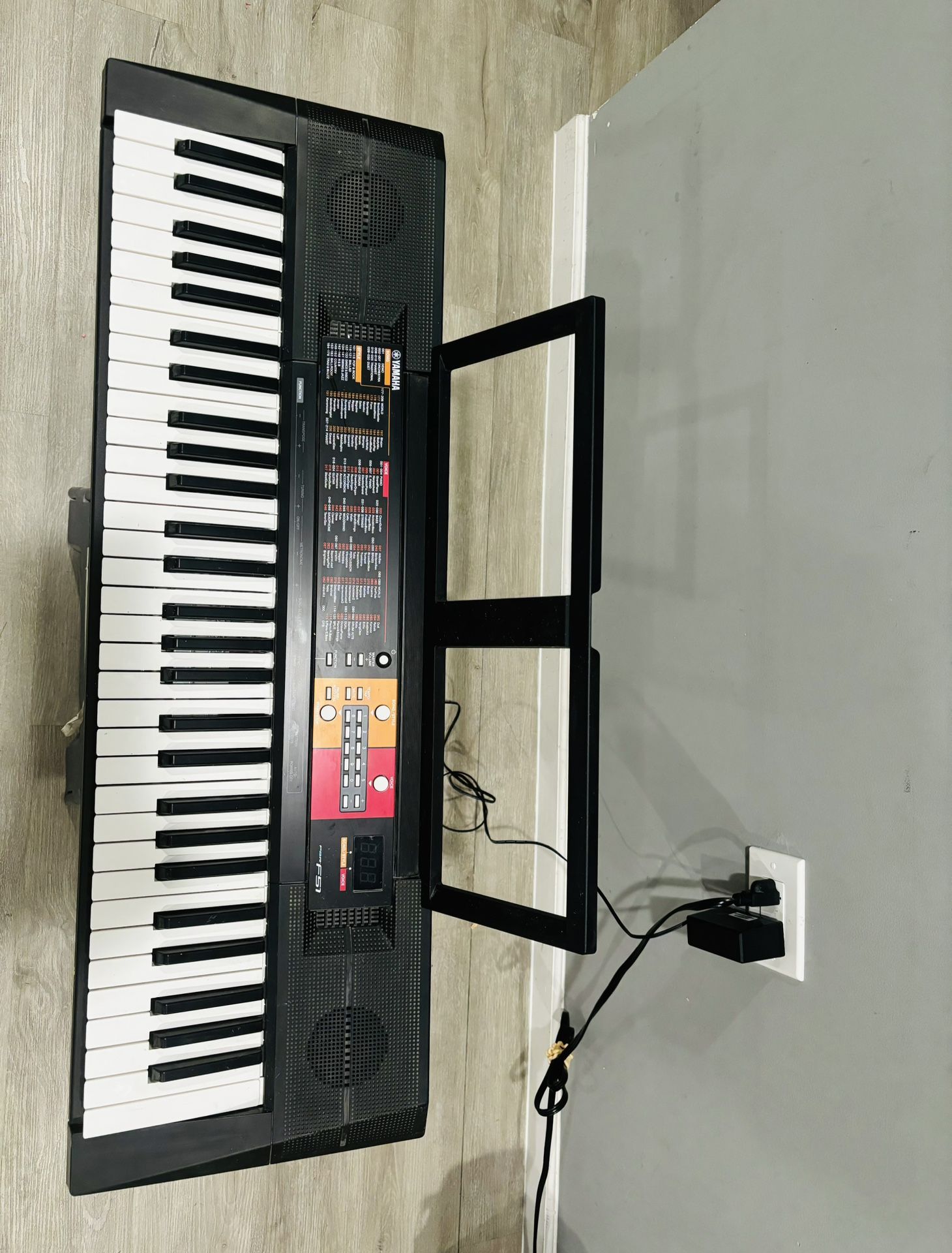 Yamaha F51 Keyboard