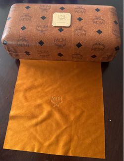 MCM glasses case set