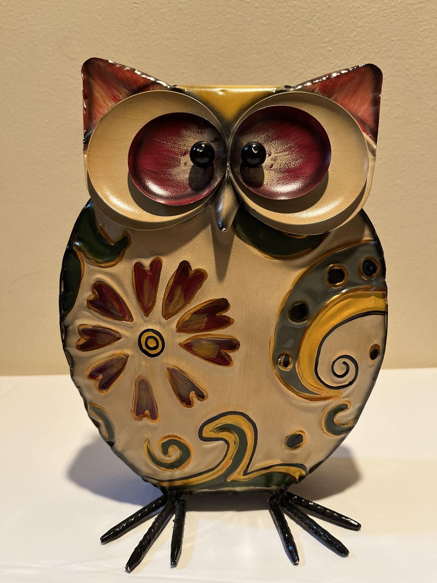 Litton Lane 11-inch Metal Indoor Outdoor Owl Garden Sculpture with a floral pattern