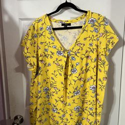 Brand Ellos.  Womens Size 26/  28.  Tunic Length Top.  Color Yellow with a floral print.  Made of 100% Cotton.  Brand new never worn .