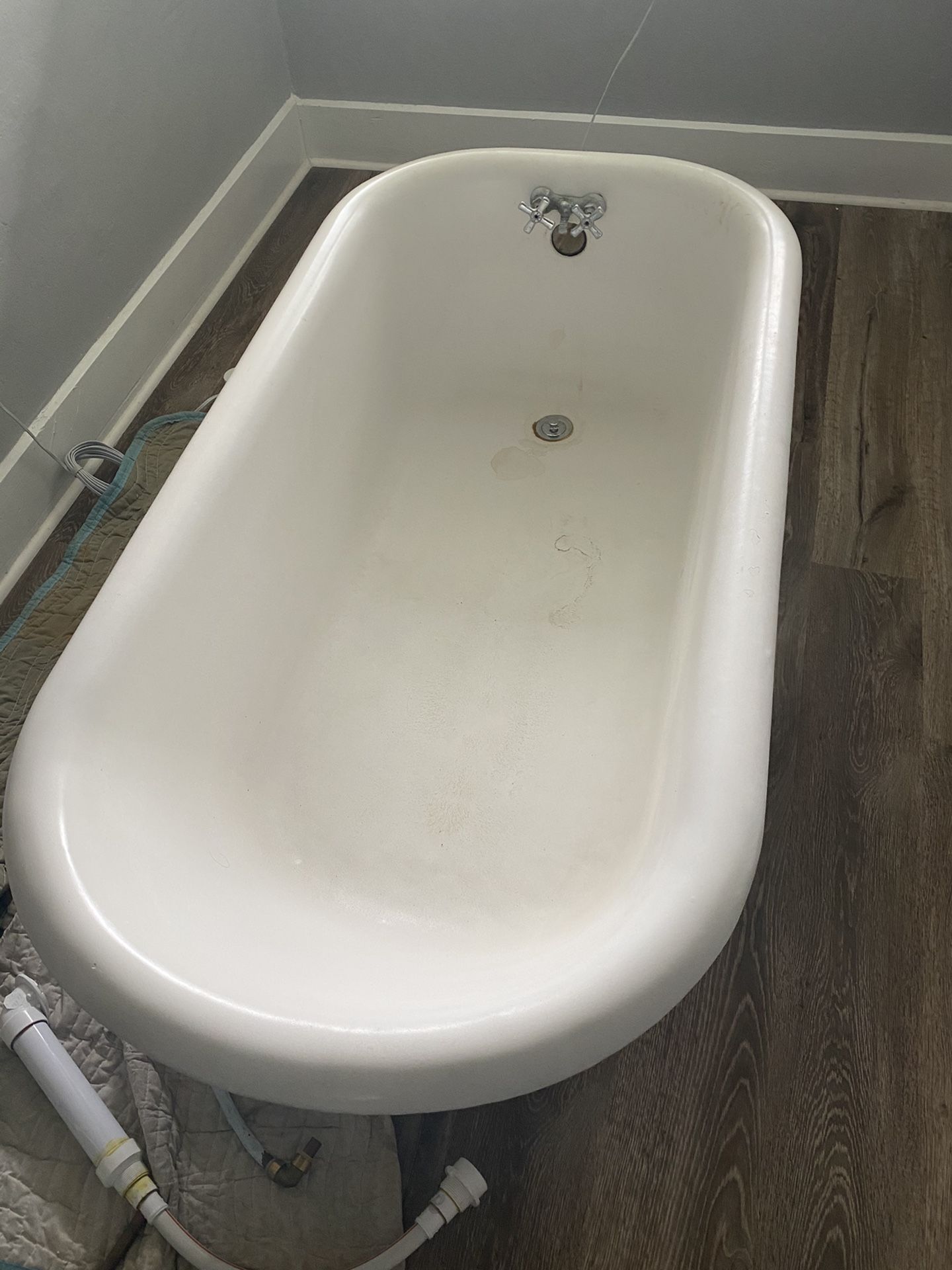 Cast iron Clawfoot Tub (1916)