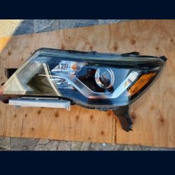 2017 - 2020 NISSAN PATHFINDER LEFT HEADLIGHT DRIVER SIDE HALOGEN W/ ACCENT LED USED GENUINE.  A3