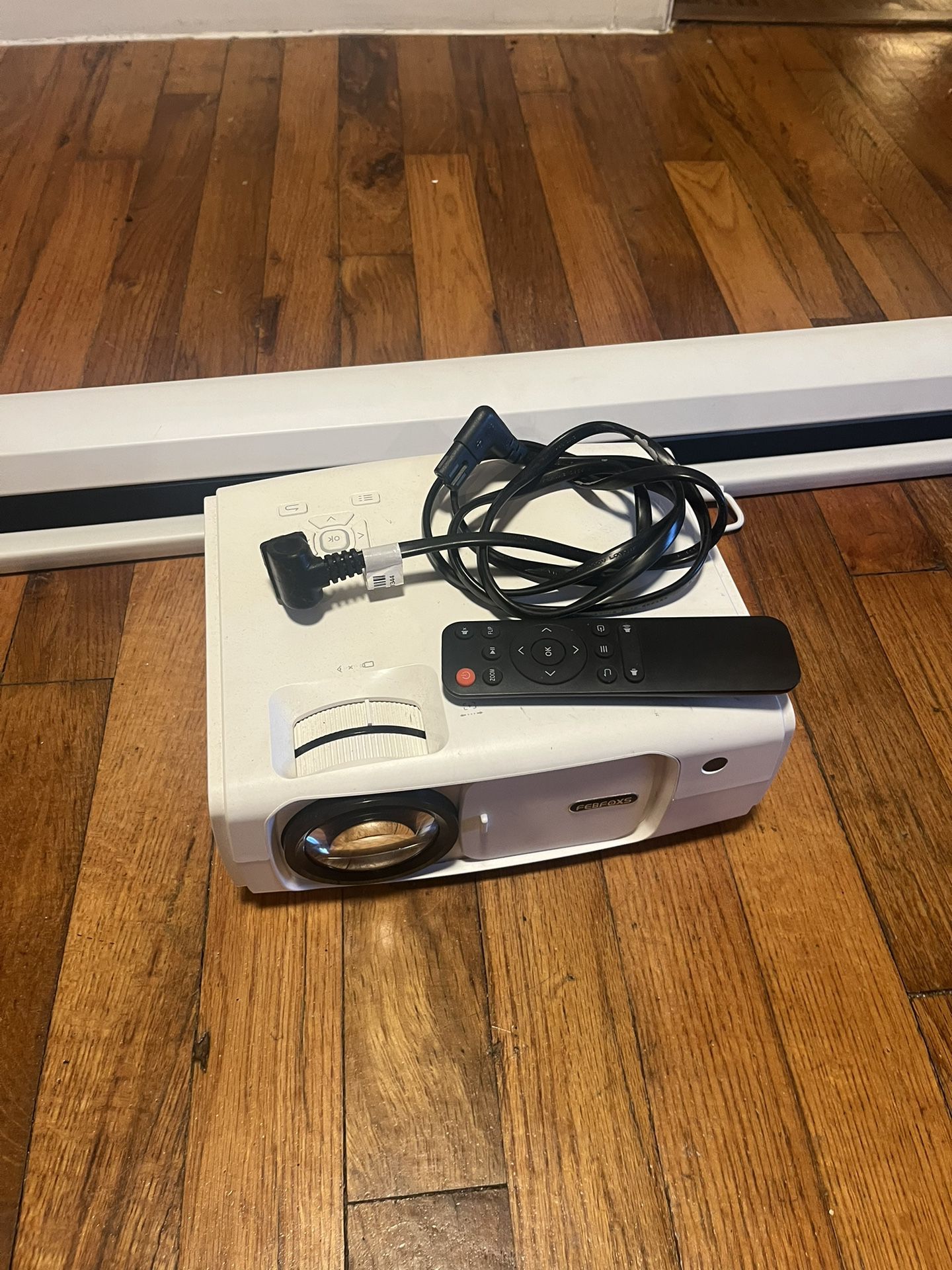 Projector With 80 Inch Screen 