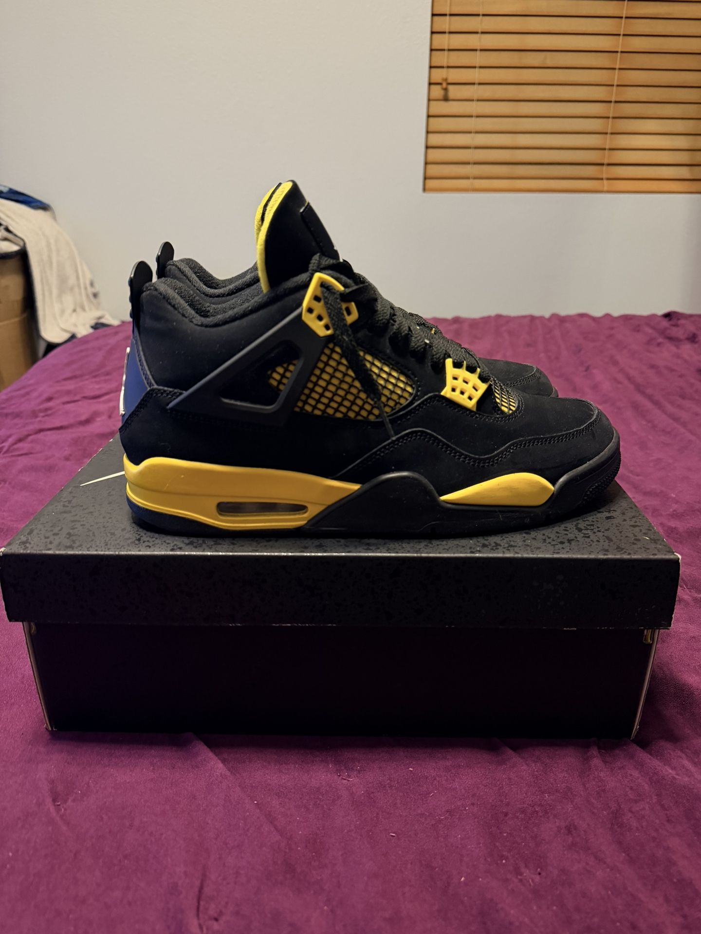 Jordan 4 Thunder