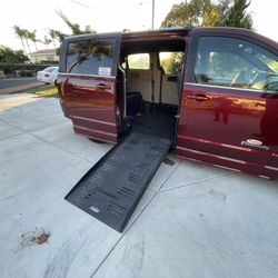 2019 Dodge Grand Caravan SXT Wheelchair Conversion