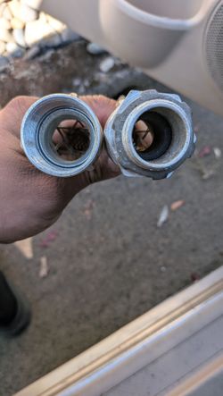 Metal Pipe Fittings with Internal Screens