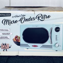 Nice New Open Box Nostalgia 1000 Watt 1.1 Cu Ft Retro Countertop Microwave Oven, Aqua