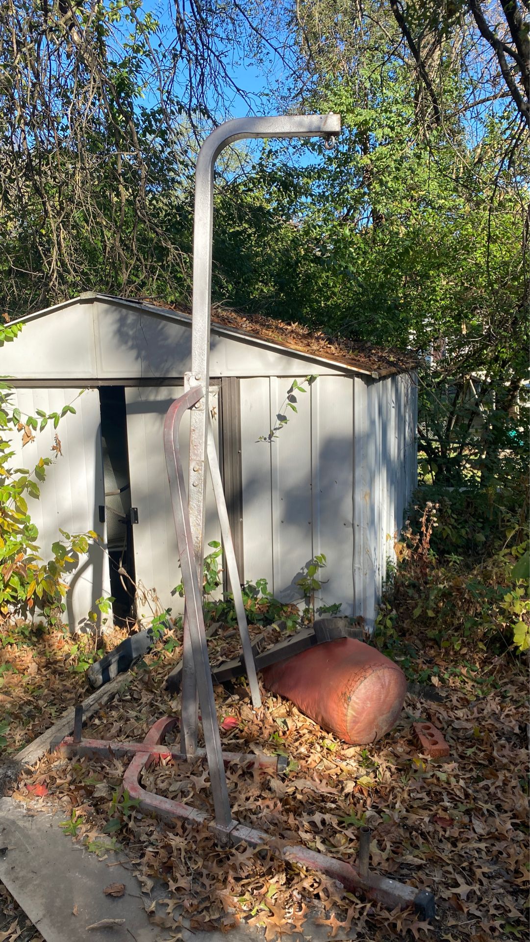 Punching bag post solid n can put weight on it