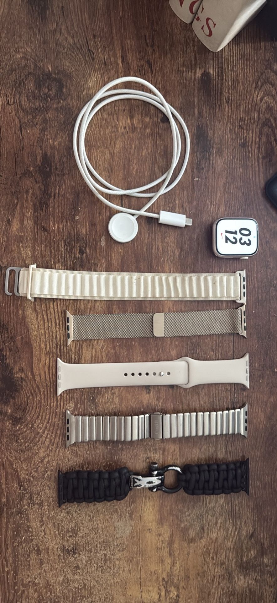 Apple Watch Series 9 – 45mm Starlight Aluminum + 5x Premium Bands