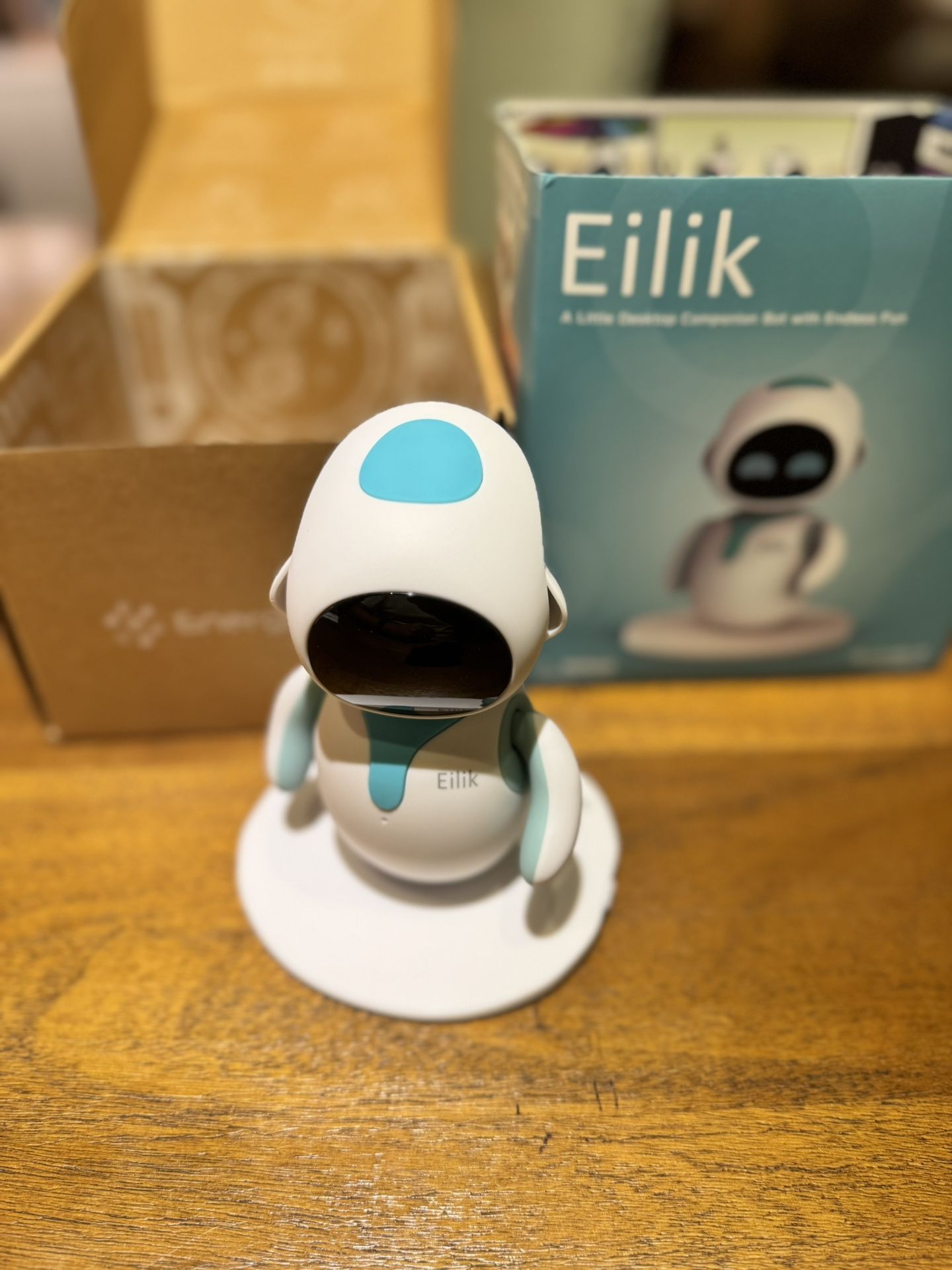 Eilik Desktop Robot