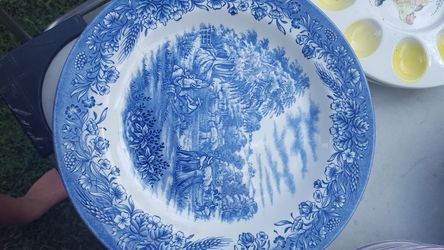Set of dishes blue; white