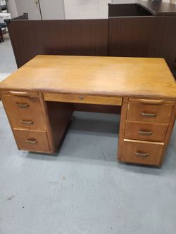 Rogan desk