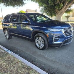 2022 Chevrolet Traverse LT.