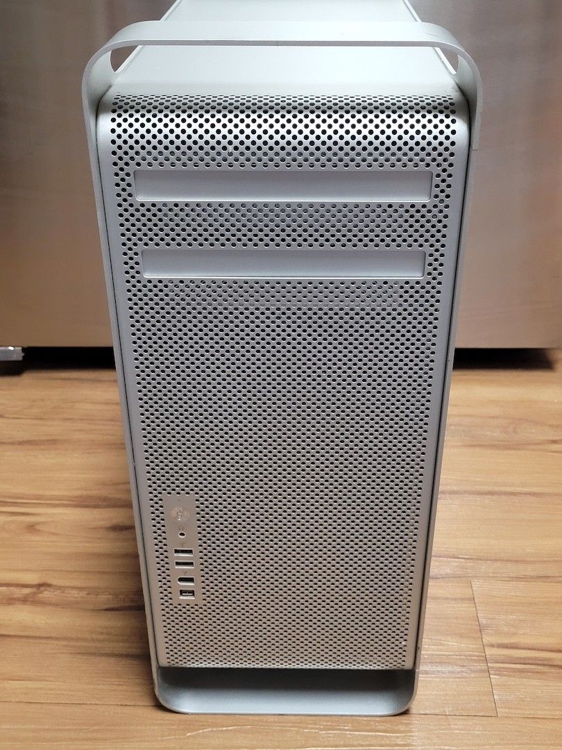 Apple Mac Pro "Quad Core" 2.66 Desktop Computer