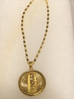 Men’s or women’s 14 kt gold plated Virgin Mary pendant necklace 22” no refunds