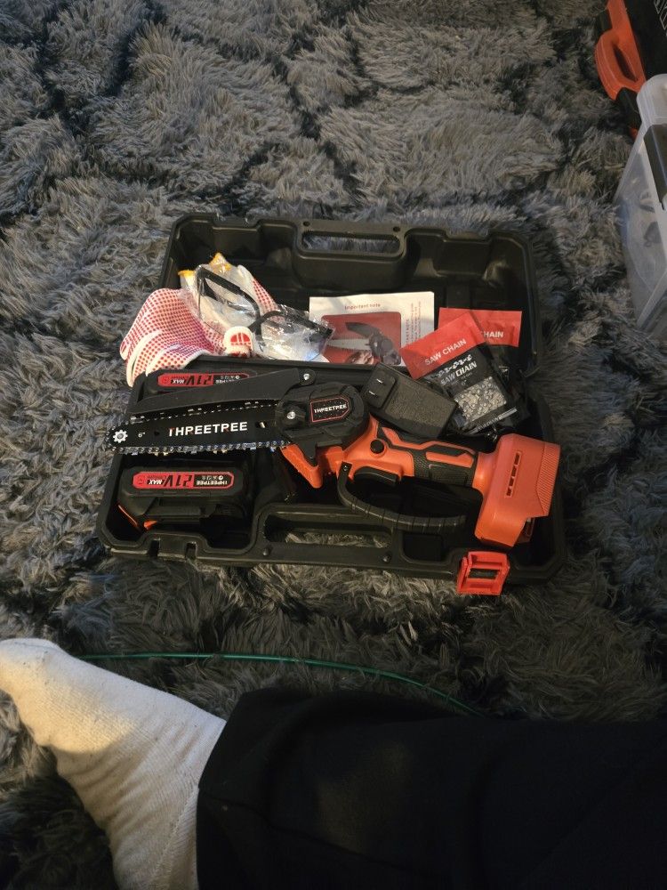 Brand New Mini Chainsaw