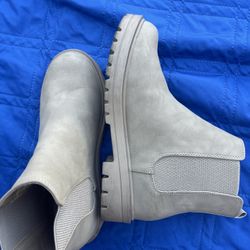 Women’s boots Size 9.5