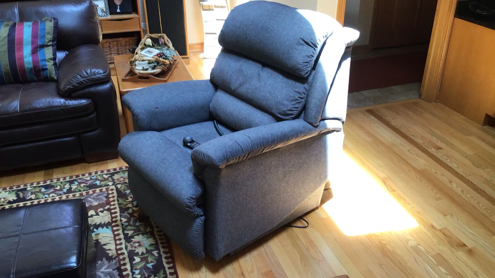 Astor Platinum Power Lift Recliner w/ Headrest & Lumbar