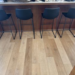 Ashley 28” Bar Height Stools